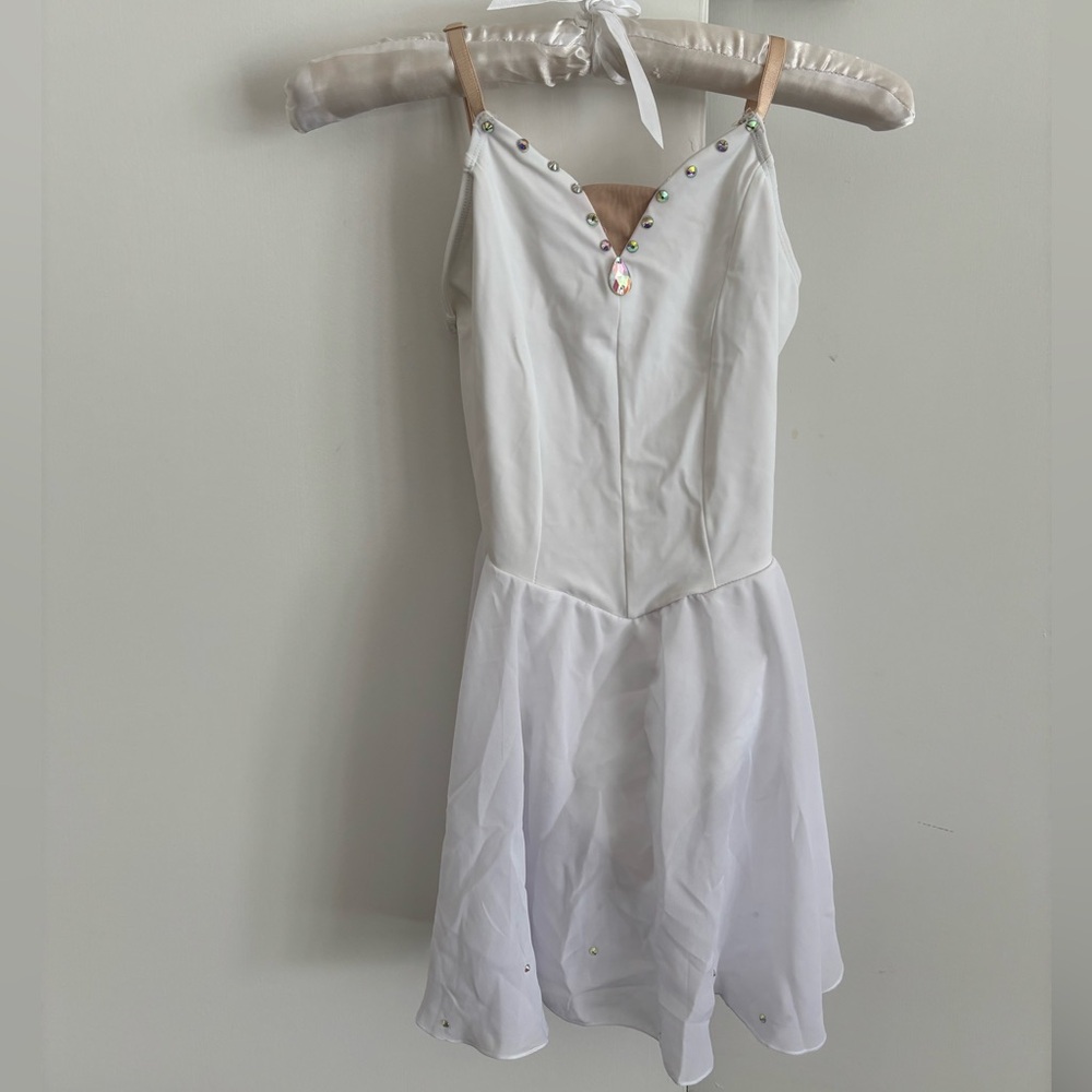 Elegant Girls’ White Dance Costume
